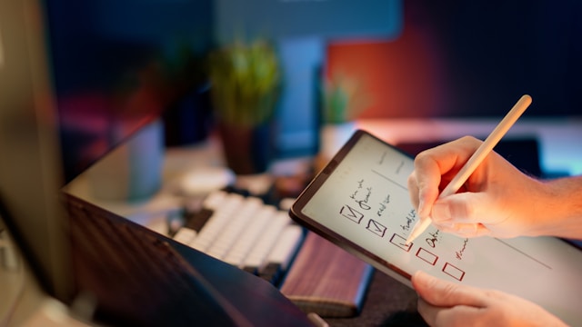 How to Build a Weekly Money Check-In Habit with Cash Now California